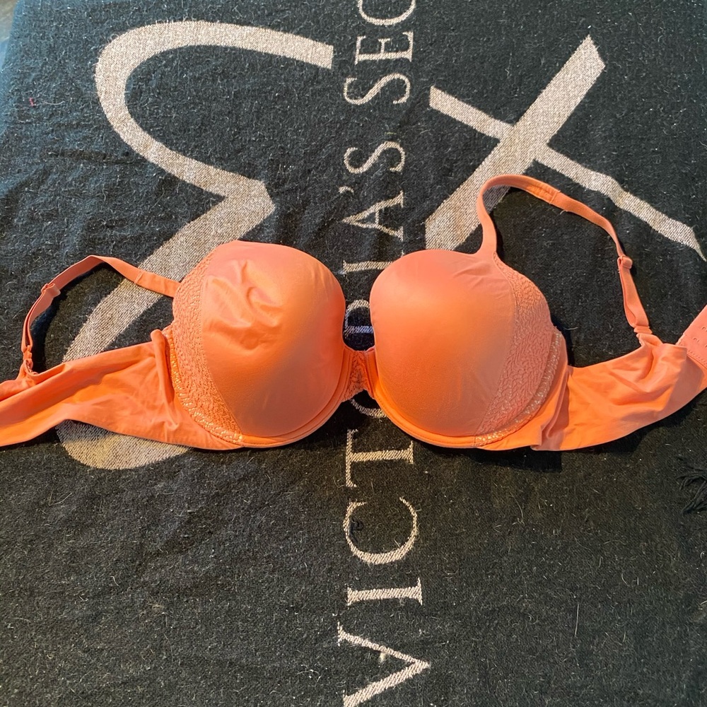 Victoria’s Secret 38D